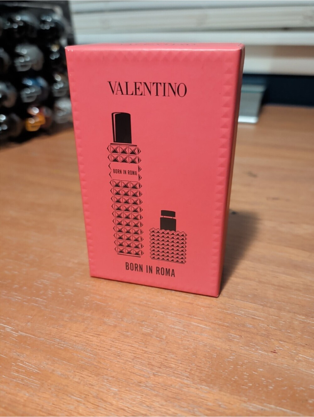 Valentino Donna Born in Roma EDP Travel Spray 0.05 oz + Mini 0.2 oz Perfume Set